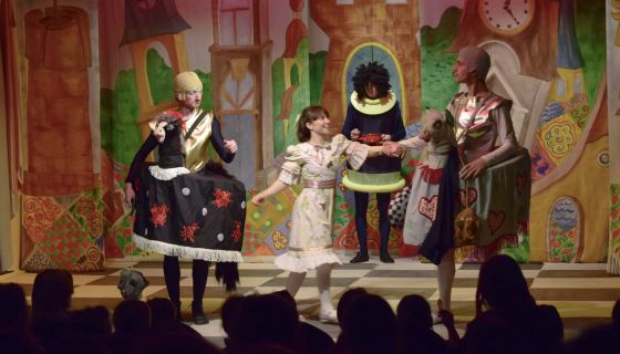 Спектакль «Алиса в Зазеркалье»