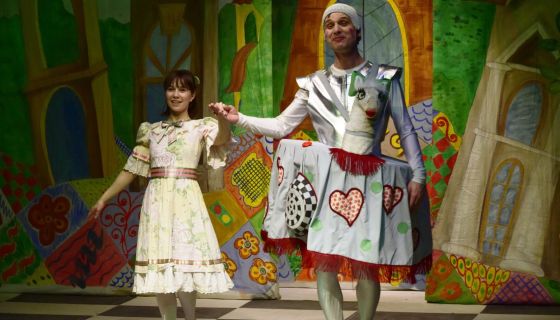 Спектакль «Алиса в Зазеркалье»