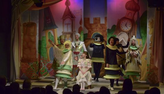 Спектакль «Алиса в Зазеркалье»