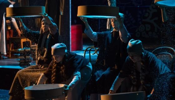 Спектакль «С неба упали три яблока»