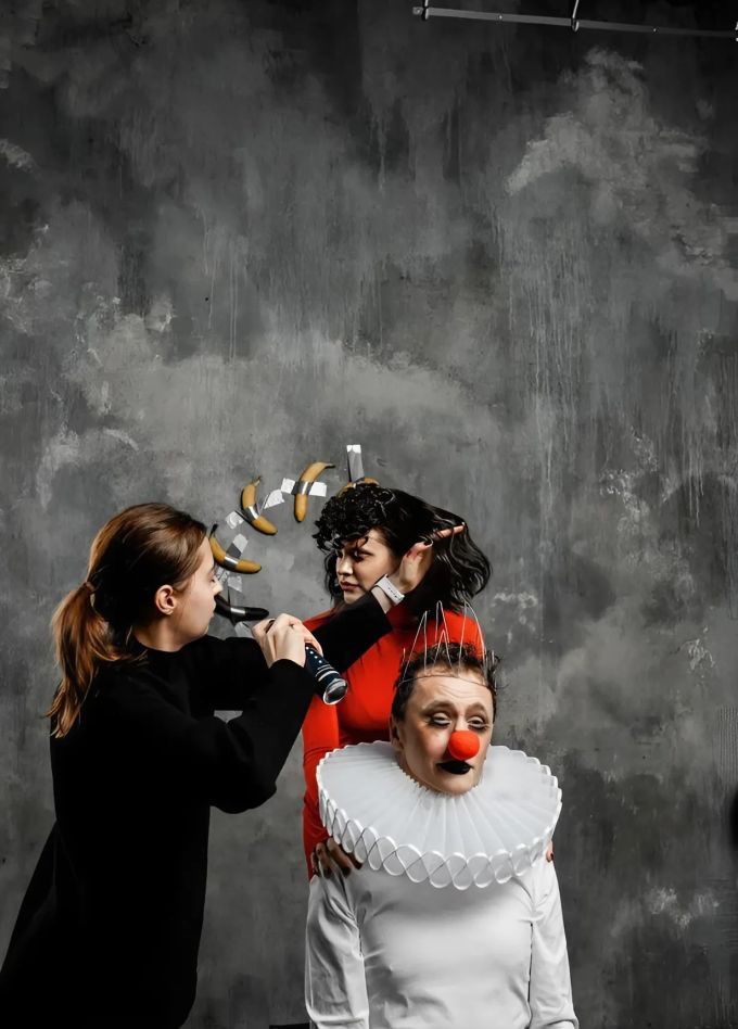 8 клоунов v poiskah umora