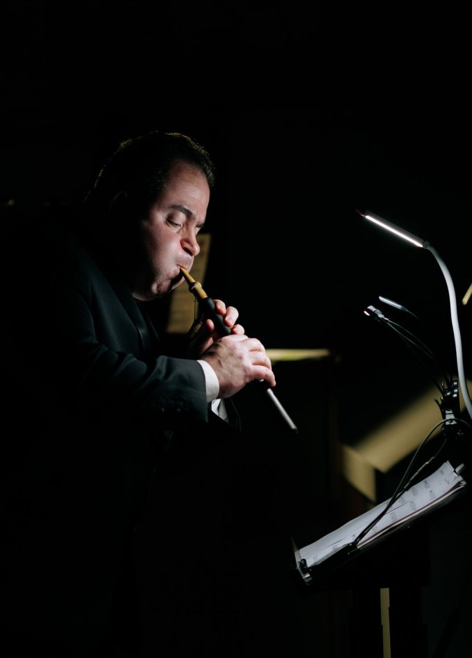 Дудук в сиянии свечей