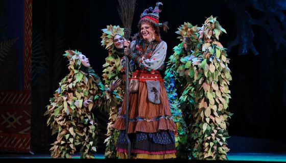 Спектакль «Сказка о Бабе-Яге и Василисе-работнице. (Два клёна)»