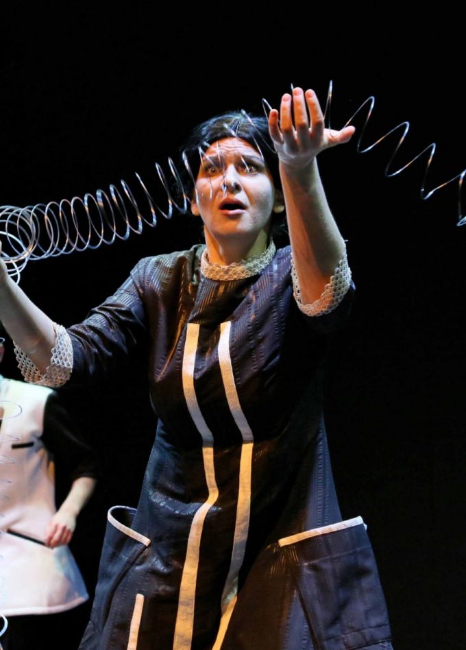 Лес, ведьма и горящий шкаф