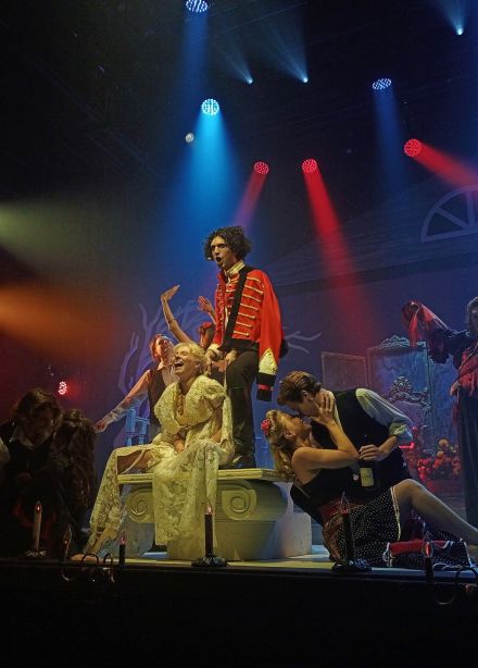 Анна на шее