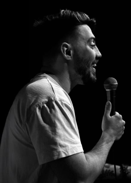 Французский стендап-концерт