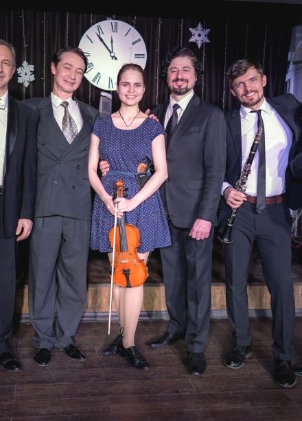 Но мы не плачем и не рыдаем