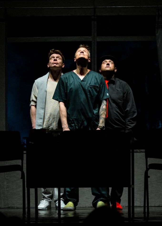 Спектакль «Доктор знает всё»