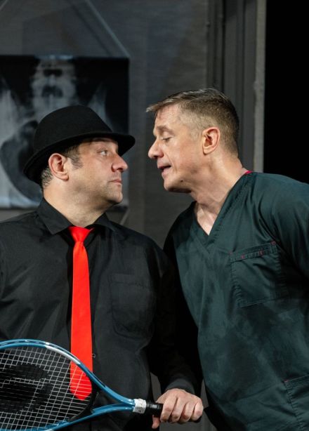 Спектакль «Доктор знает всё»