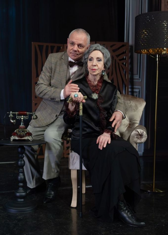 Спектакль «Деревья умирают стоя»