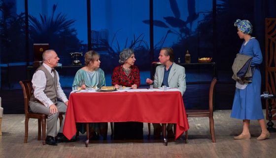 Спектакль «Деревья умирают стоя»