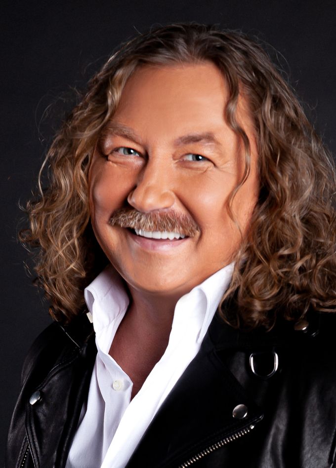 Игорь Николаев