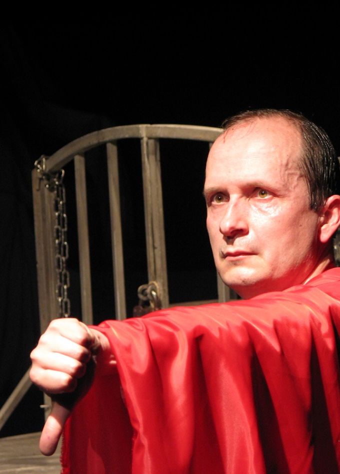 Он был титу­ляр­ный совет­ник