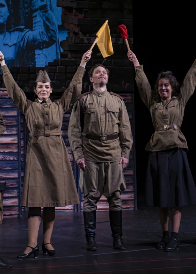 Театр сатиры — фронту