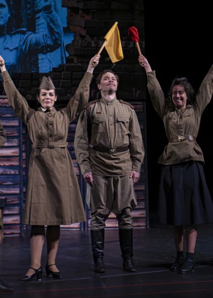 Театр сатиры — фронту