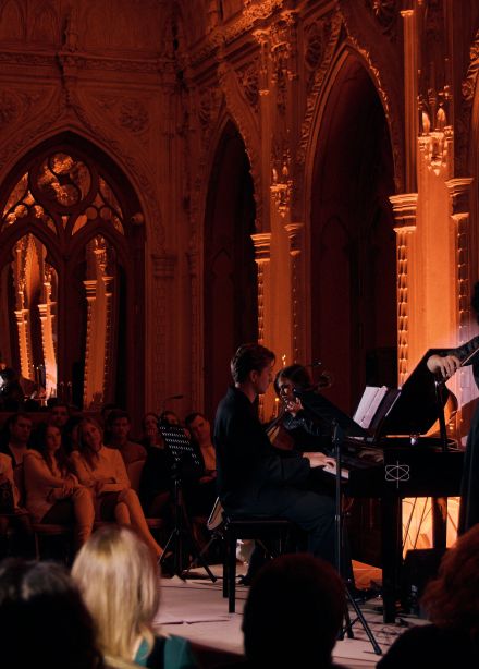 Магия музыки в особняке: Шедевры кино и классики