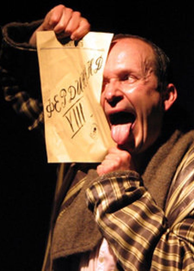 Он был титулярный советник…