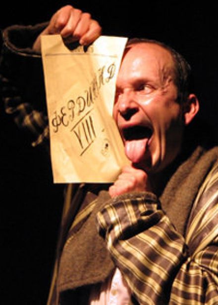 Он был титулярный советник…