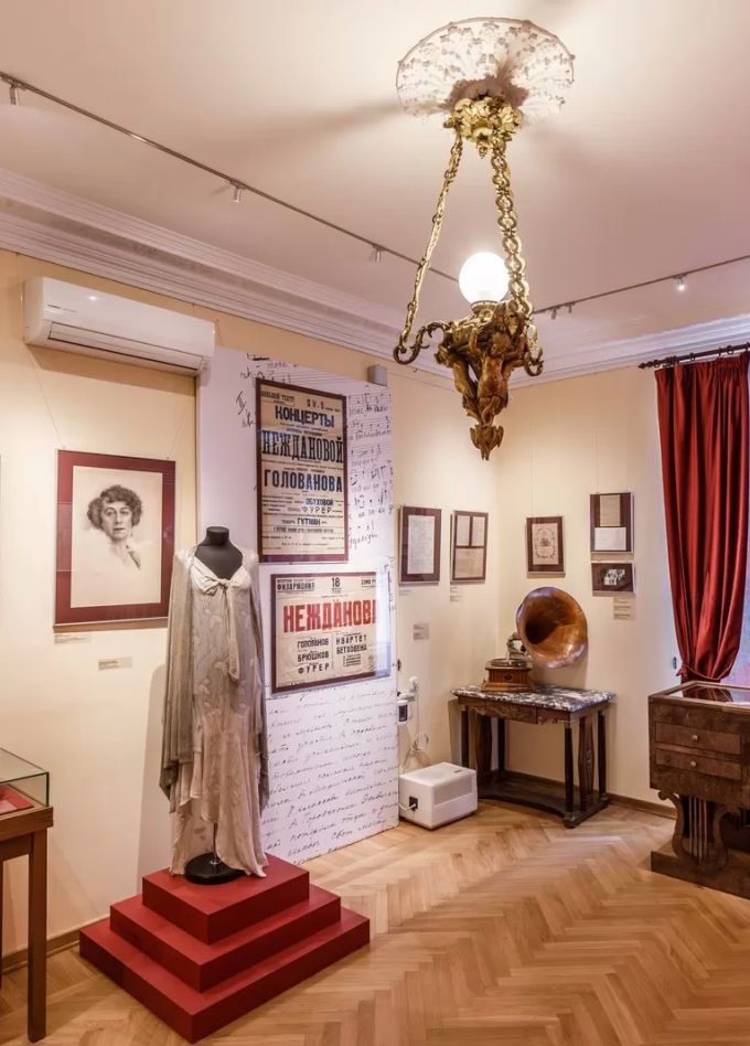 Экспозиция и временные выставки музея-квартиры Голованова
