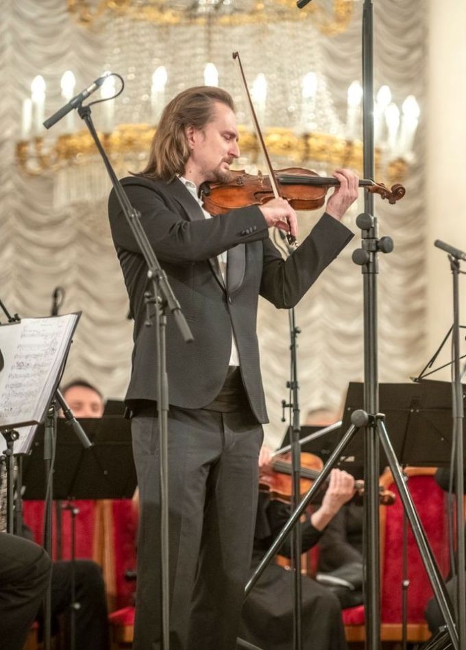Концерт «Легенды мирового кино в сиянии свечей»