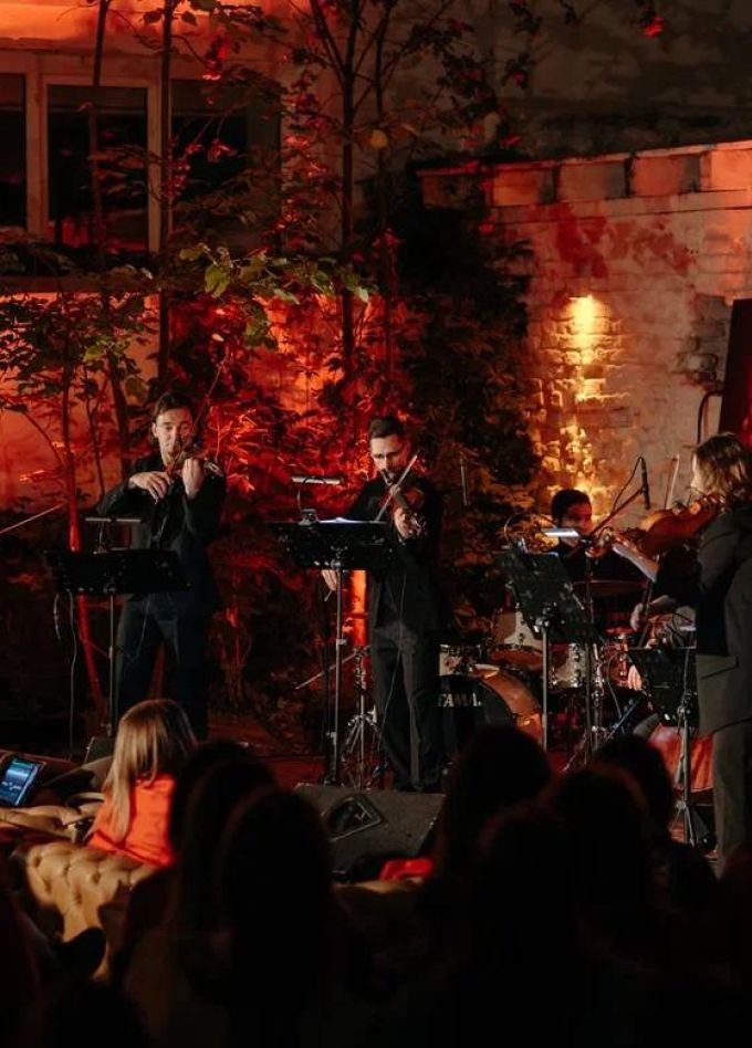 Cinematica Orchestra под открытым небом