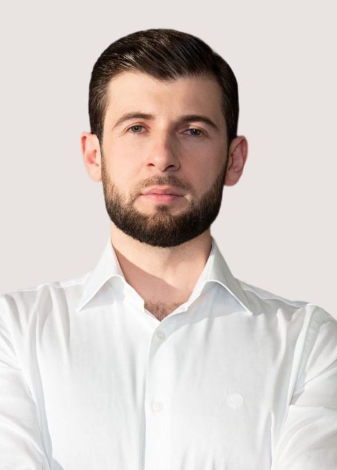 Азамат Биштов
