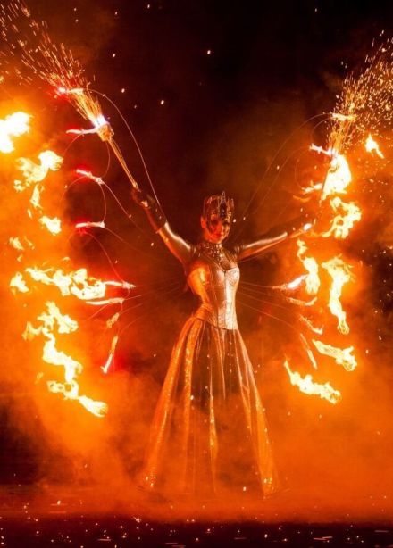 Шоу «Вселенский карнавал огня»